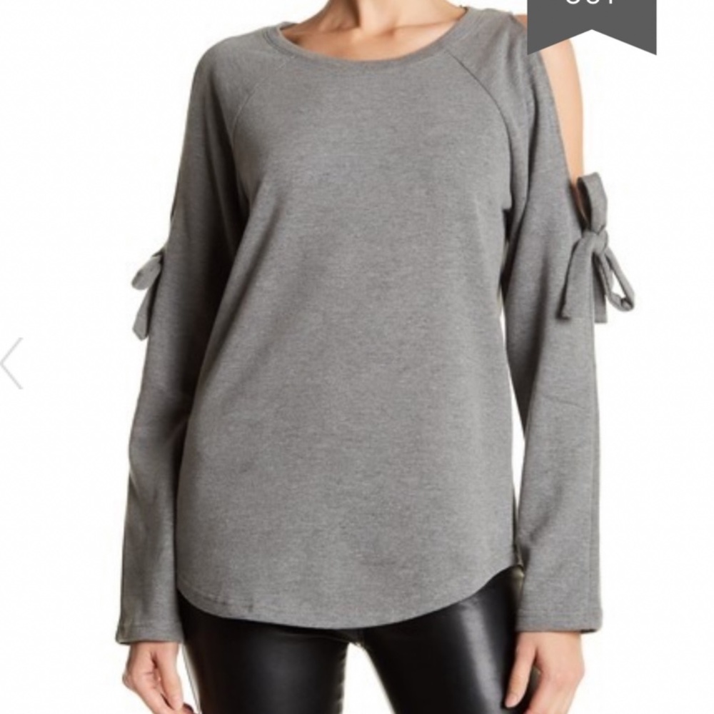 Cable & Gauge soft grey sweatshirt, open shoulder, bows, size Medium